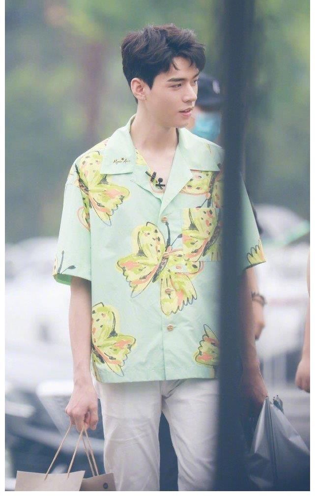 黃曉明|新一季《中餐廳》正式錄制，龔俊自帶廚具被沒收，網(wǎng)友：喜劇現(xiàn)場