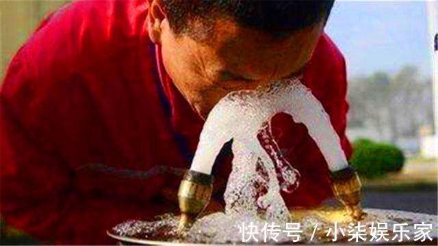 乐乐|3岁男孩把石灰撒进眼睛,妈妈却不敢用水洗,事后医生骂无知