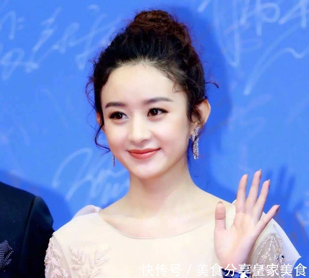 今年最火的“丸子头”，你会扎吗？这三个误区不要犯，超显老