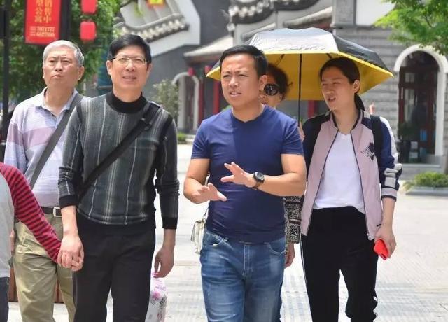 鄉(xiāng)村發(fā)現|《快本》那么火的綜藝,為何23年前這兩位元老男主持卻先后離開