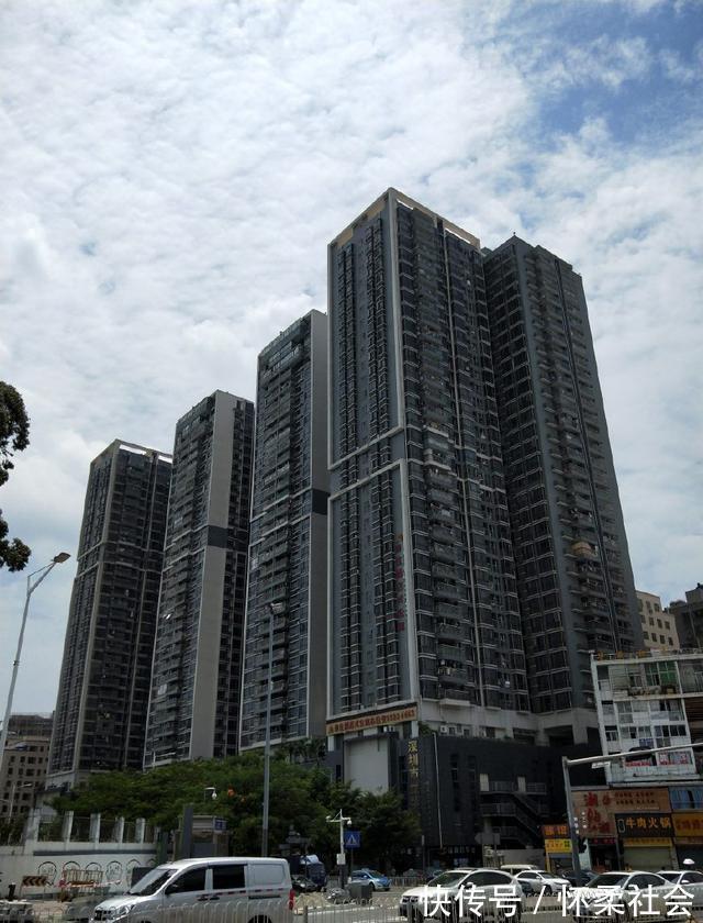 共和新村|由于富士康员工减少,附近的共和新村冷清,大量低价空房无人租