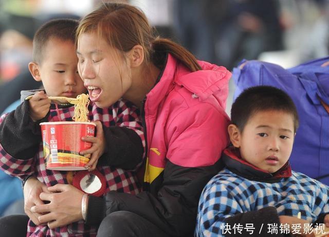 上升期|人到晚年才明白,家里有两个儿子和一个儿子的区别,真的很现实