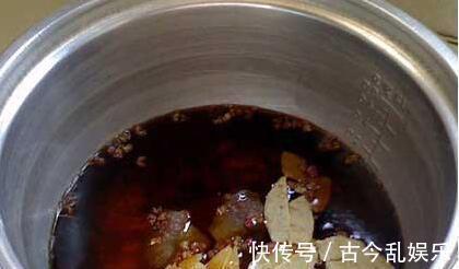 腌制|黄瓜怎么腌制才好吃?老妈用了20年的配方,香辣脆嫩,好吃不上