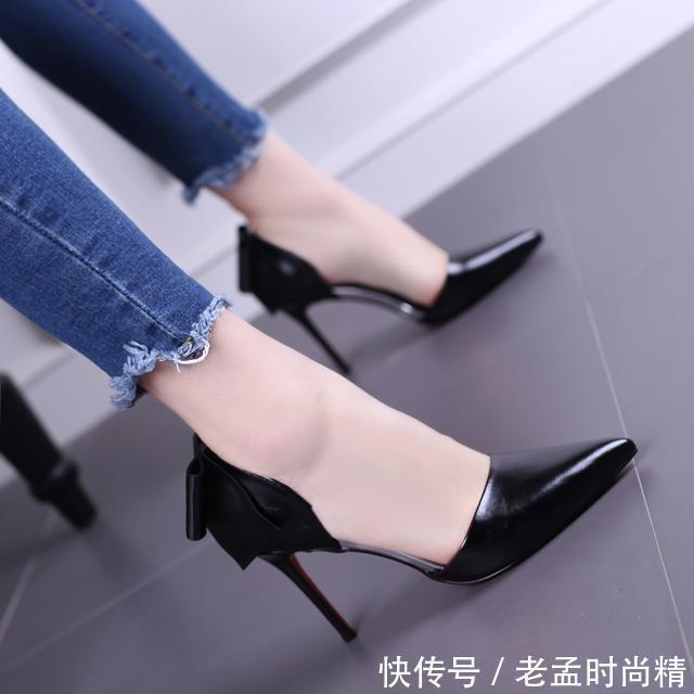 女人脚宽不用愁,大码高跟凉鞋已备好,时尚从脚下开始