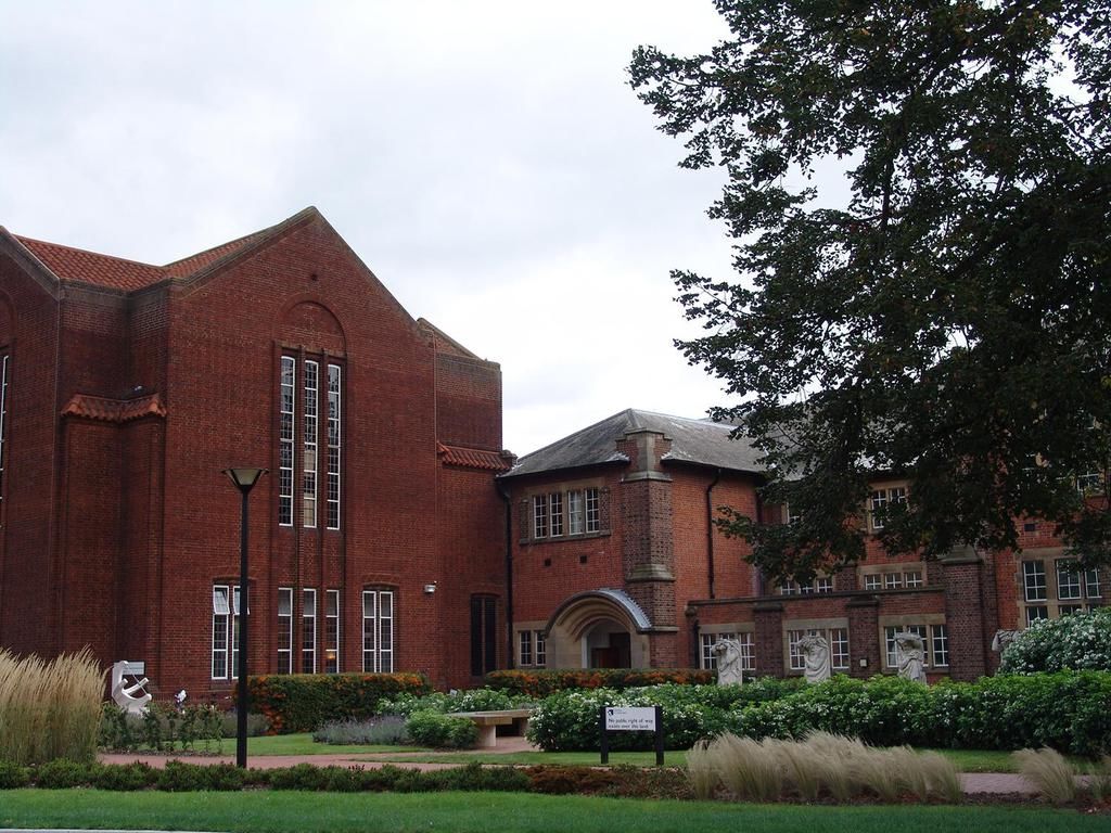 大学|南安普顿大学最新世界及专业排名，英国皇家授勋的大学！