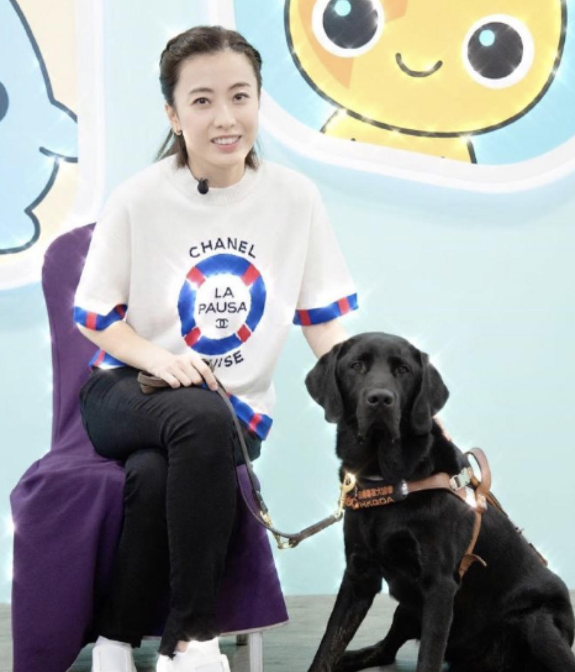 甘比|甘比这次穿对了,身穿一袭黑白色蕾丝拼接连衣裙亮相,优雅又大气