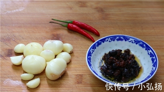 清蒸|分享一款生蚝美味的做法,比清蒸的简单,香香辣辣还会爆汁