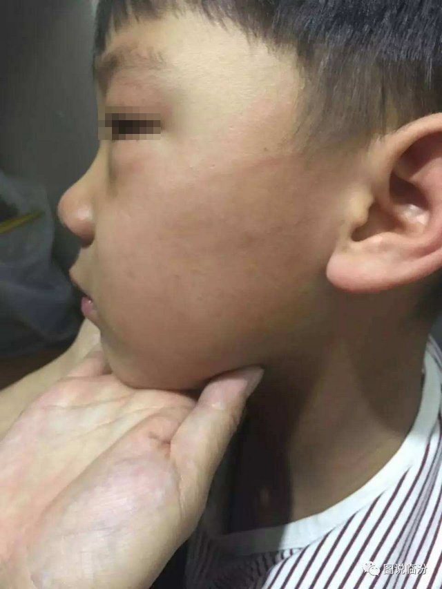 常回家看看|家长打女儿耳光,小女孩身上衣服只剩内裤,这样教育孩子好吗?