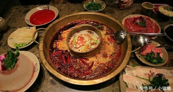 跟领导一起聚餐吃火锅, 这些菜最好不要点, 否则会很尴尬