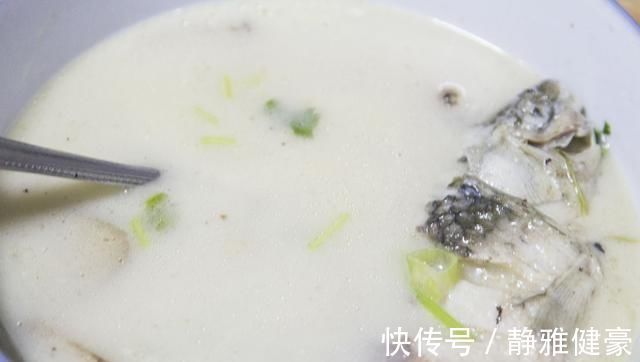 丝汤|炖鲫鱼汤时加点“它”，不仅鲜美无比，而且还能缓解咳嗽