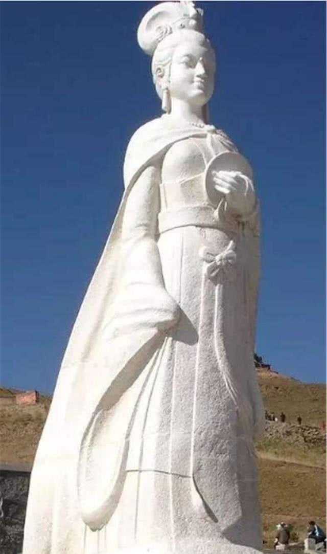 待遇|内蒙发现公主墓,曾被盗墓贼光顾,棺中不朽女尸遭盗墓贼如此待遇