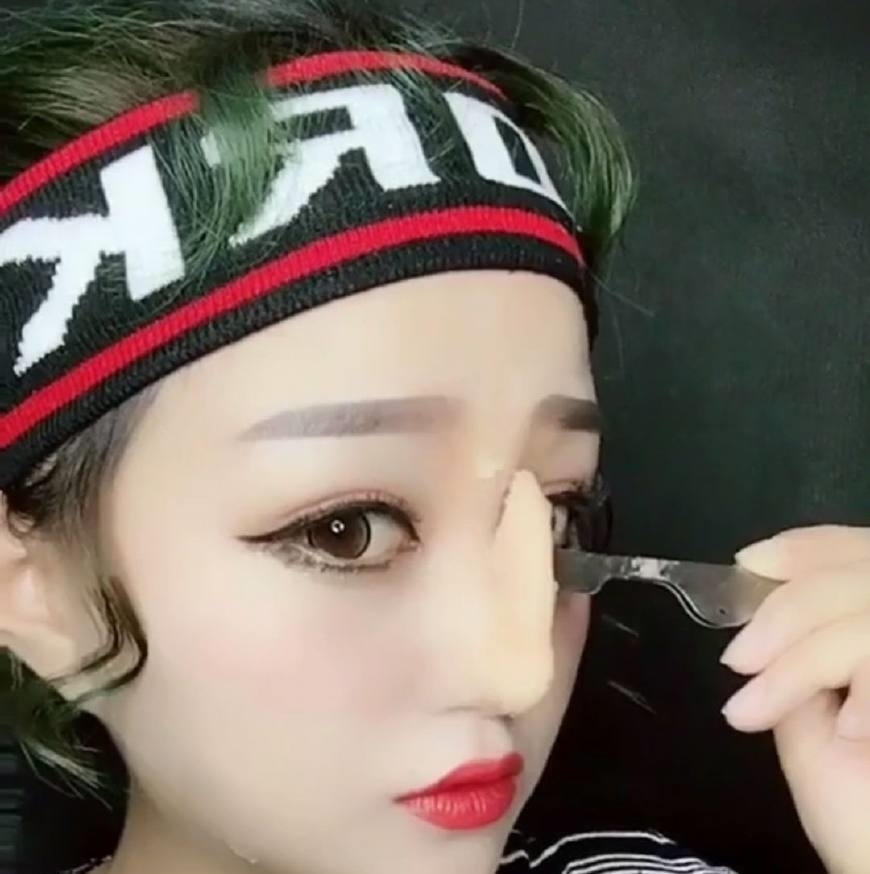 网红明星卸完妆的样子，网友：这哪是化妆，这是整容