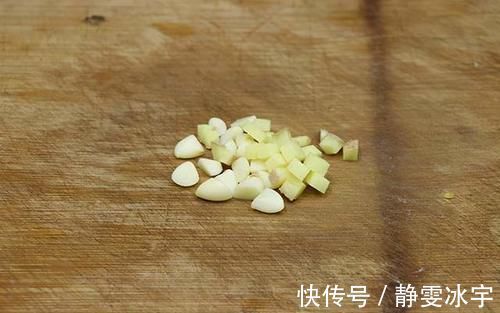 土豆不要炒土豆丝了,教你一道传统老菜炒三丁,做法简单好吃下饭