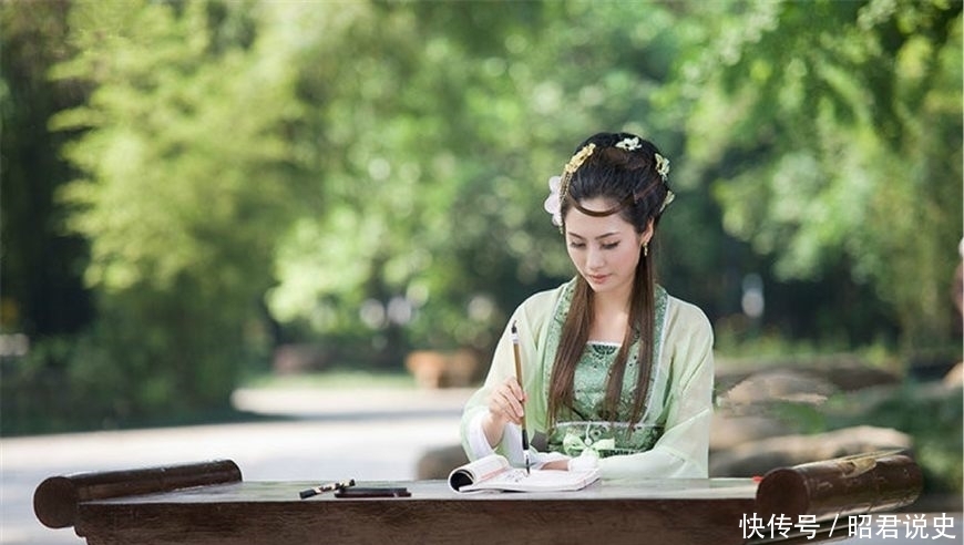 女子出上联:“面对面吃面”,和尚马上对下联,女子听后又羞又气