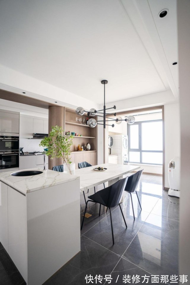 卡通|200㎡的海景大平层,同一空间中,兼具沉稳大气、时尚跳跃