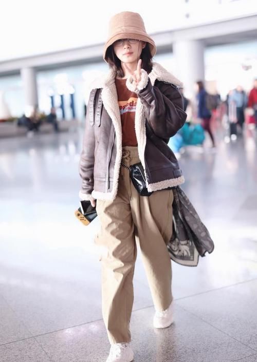  跟风|刘雯将这件“皮毛一体”给穿火了，保暖又洋气，明星们都在跟风穿