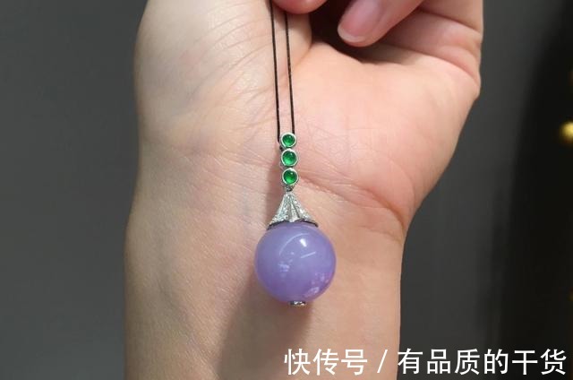 蕾丝 吸睛的项链应该如何选颜色很重要,选择得当让你成为众人的焦点!