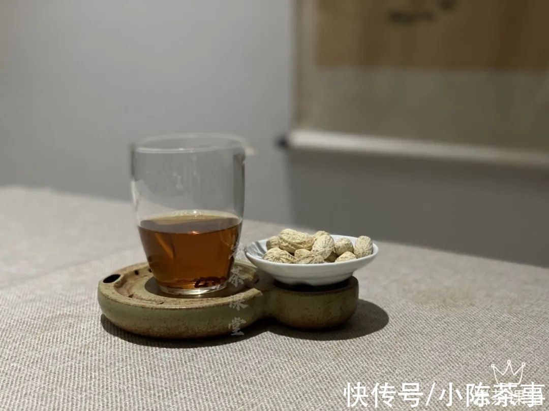 盖碗$3个方面分析，紫砂壶泡岩茶会苦的原因，很多人忽略了这个细节