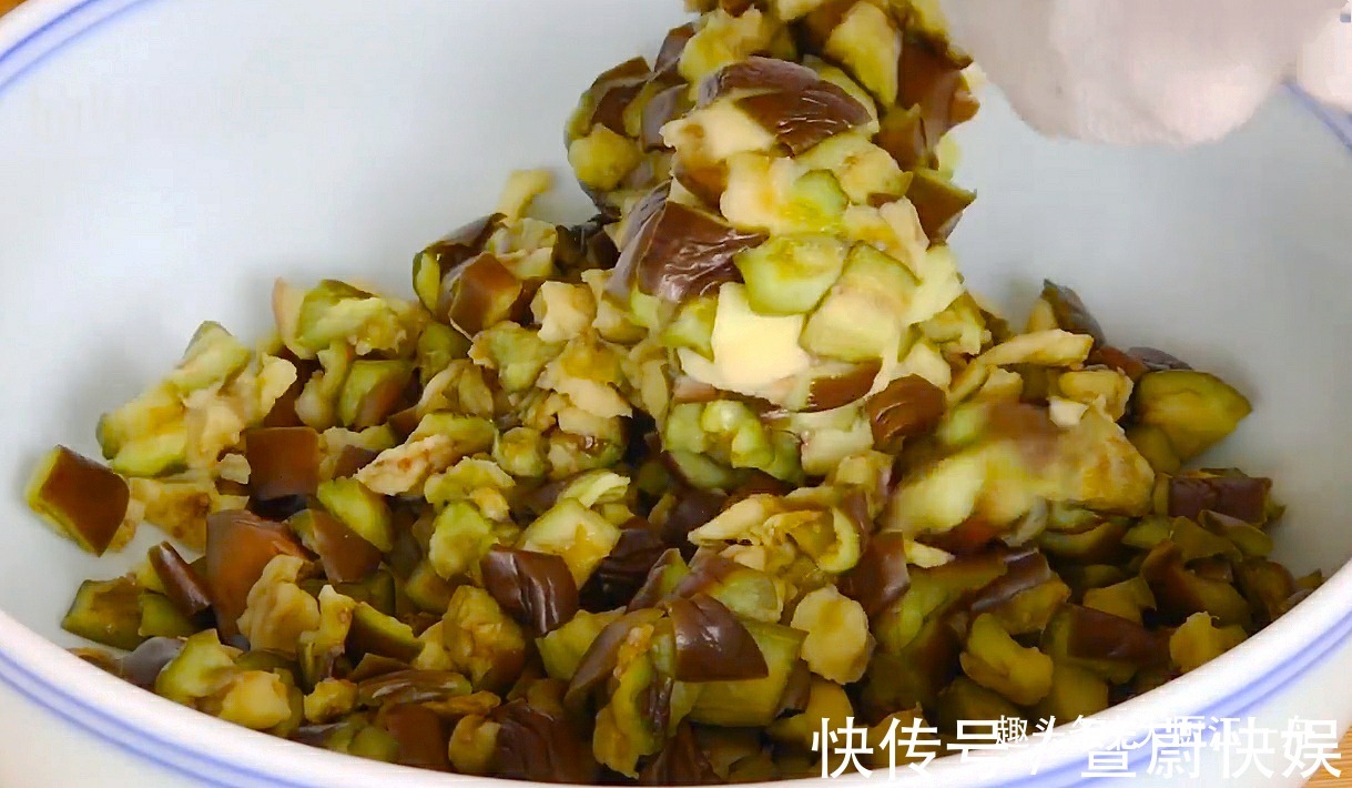 玻璃瓶|腌茄子的季节到了，一次做10斤，开胃又解馋，吃一年也不怕坏