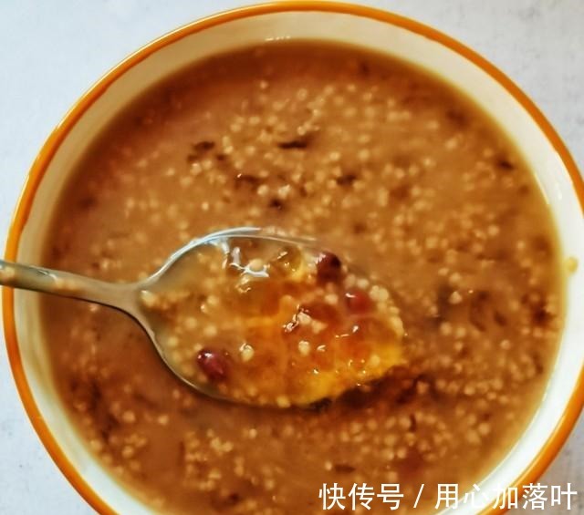 老红糖|桃胶红豆小米粥,早餐来一碗舒服一整天!