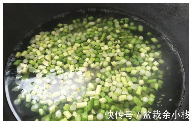 好吃|天越冷,越要多吃素菜,1道好吃的素小炒,家人特别爱吃