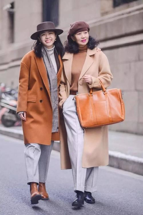 阔腿裤过时了，现在流行穿“奶奶裤”，暖和时髦又显瘦，还显气质