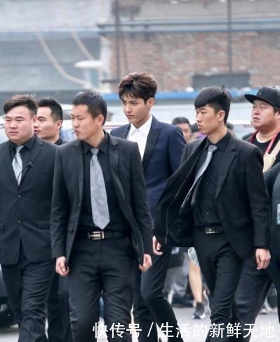 从吴亦凡的麻烦事儿来看,“嚣张成习惯”的顶流圈,该做出改变了