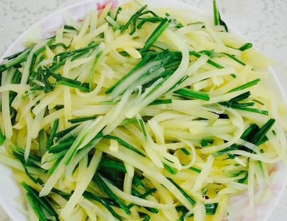 土豆加此物一起吃,下饭又美味,排出体内垃圾,清肠瘦身又细腰