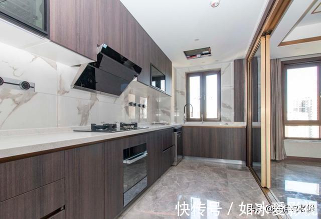 背景墙|参观230㎡大平层，房子大就是任性，简单装修都非常大气显档次