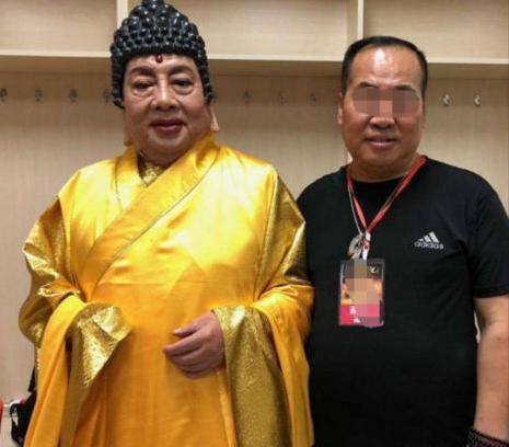 佛像&他是如来佛祖,因扮相太真遭路人跪拜,买佛像发现上面都是自己