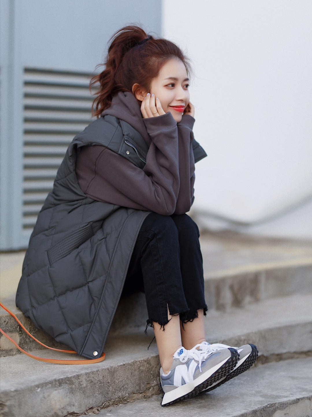 无袖 不知道换季怎么搭?入手一件“羽绒马甲”搭配长裤,女神范十足!