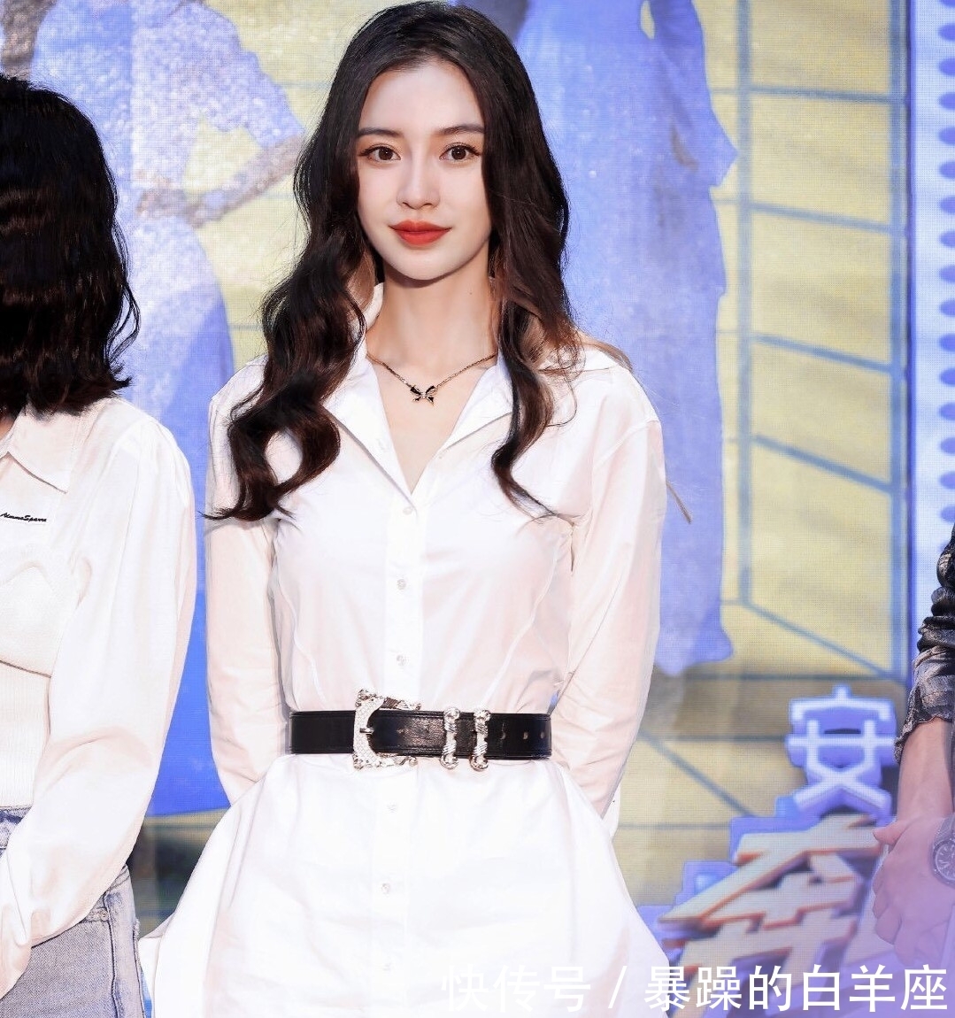 Angelababy现身跑男发布会,白衬衫化身为“礼服裙”,好会穿。