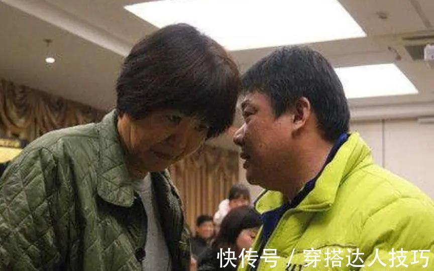 中国女排|郎平在美国逛服装店!女排前主帅气色挺不错,功勋主帅买了啥?