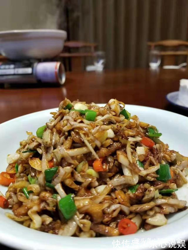 朋友|晚上请朋友去饭店吃饭,走的时候还非要打包一只鸭,真的亏大了