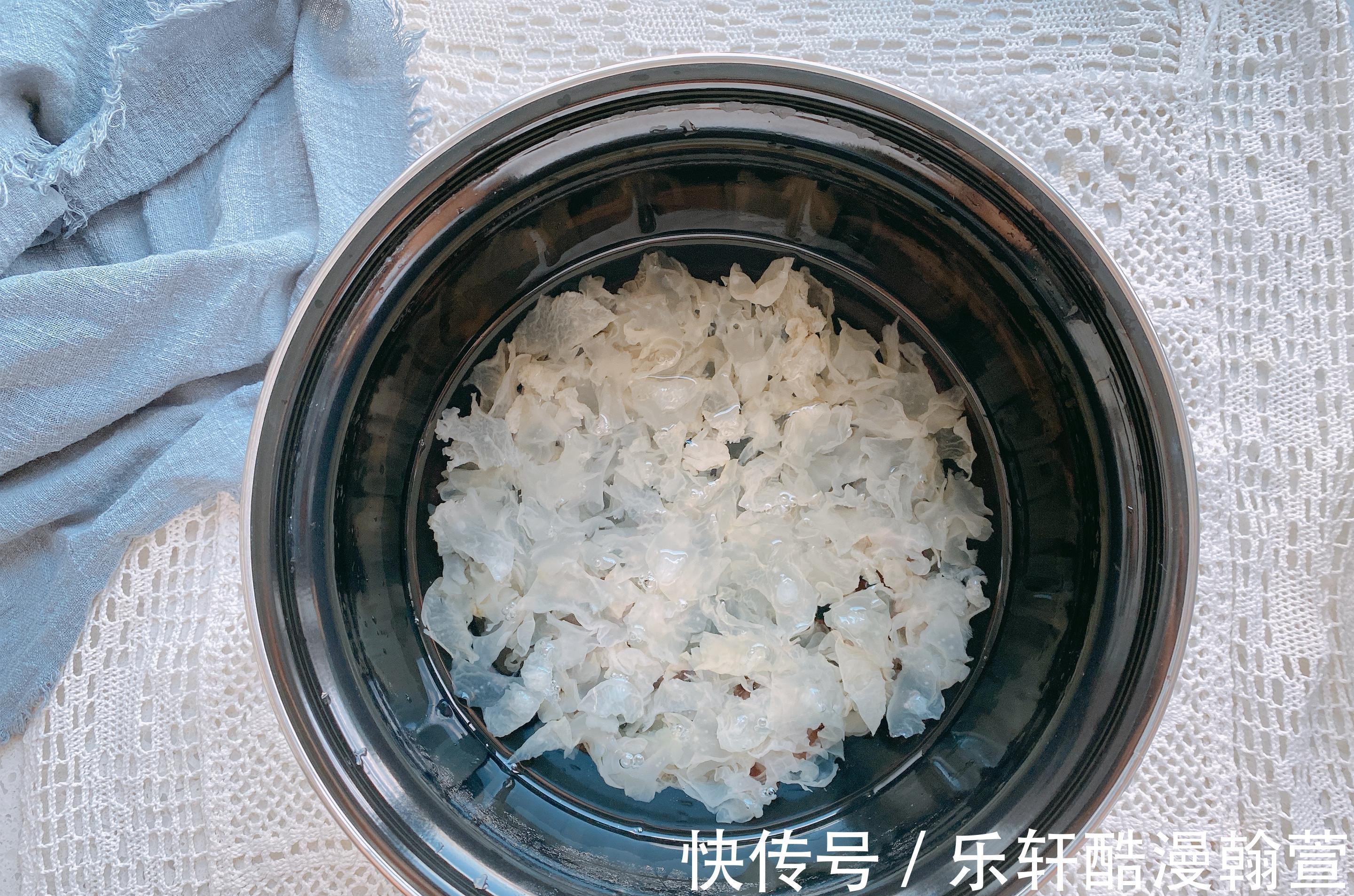 秋燥|秋冬要多喝“润肺汤”，4种食材，营养丰富，缓解秋燥，滋阴润肺