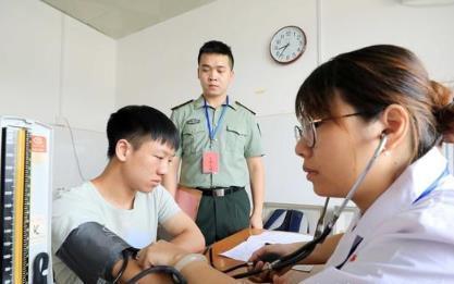 高血压患者|高血压的祸根找到了，谨记：晨起3要，睡前2不要，血压稳如山