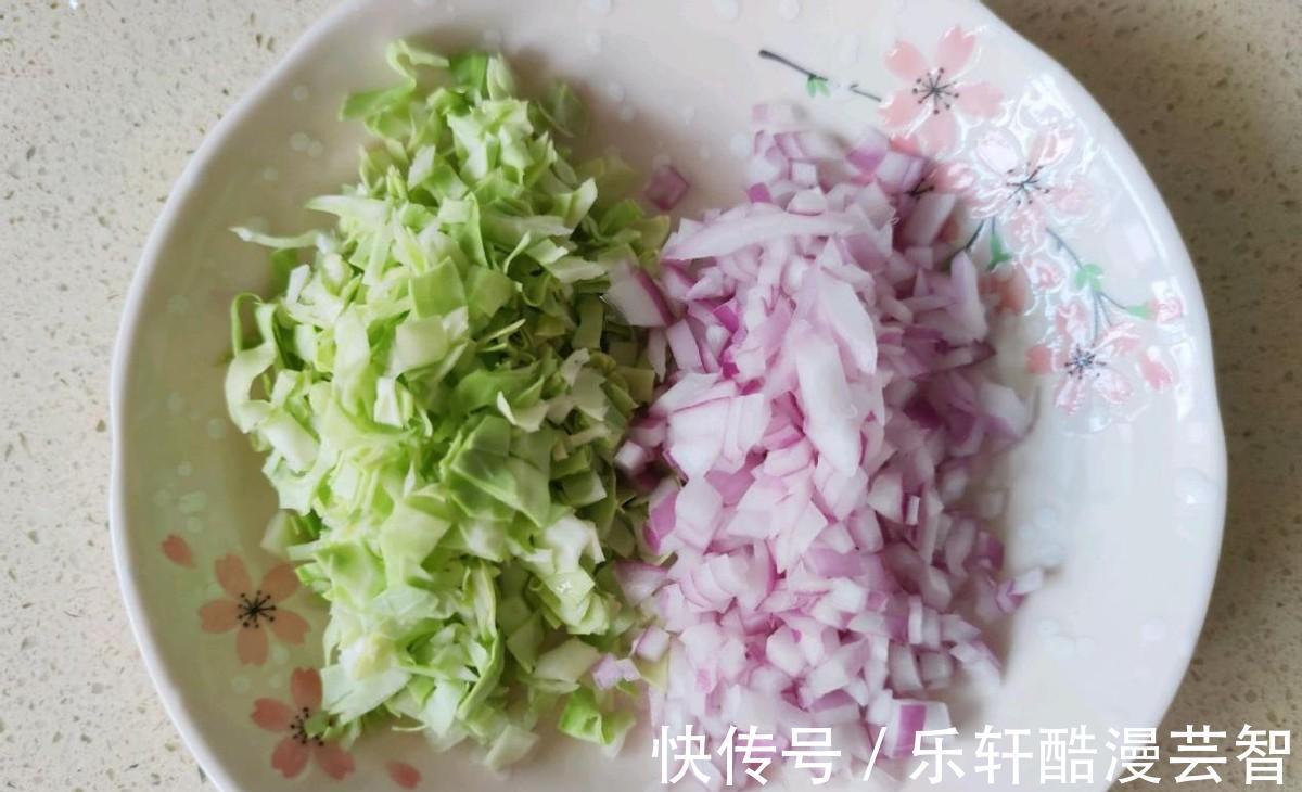 火爆大街的章鱼小丸子，自己在家动手也可以做成，轻松又简单