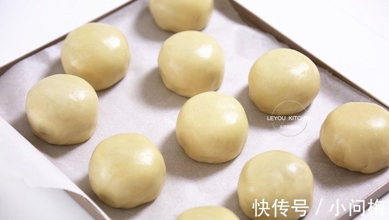 馅料|每年中秋都会做的月饼，咬一口，满手满嘴都是酥皮，比买的还香