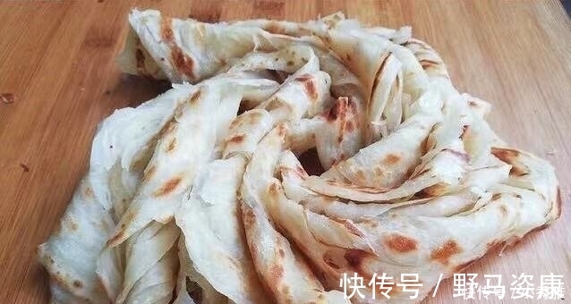 鸡蛋饼|早餐教你做层层酥脆的煎饼，5分钟出锅，孩子说比鸡蛋饼还好吃