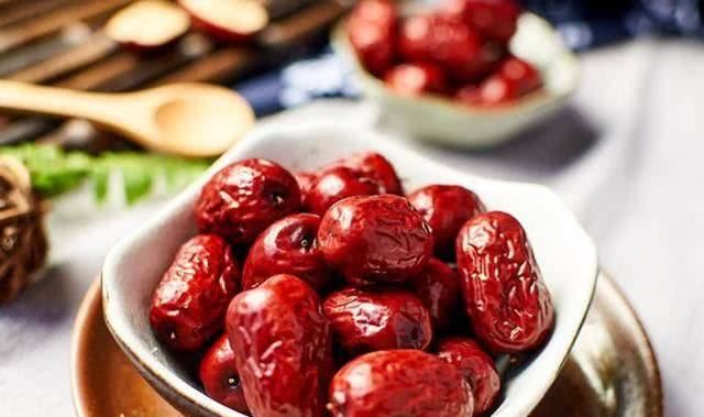 维生素c|女人坐月子吃什么好？除了芝麻和红糖，月子里常吃10大食材推荐