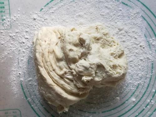 将面粉做成这种零食，简单几步就搞定了，成本低，味道好