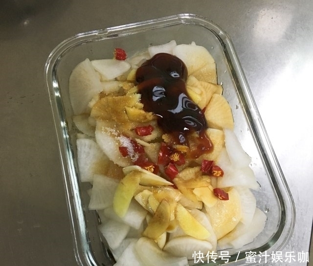 酱萝卜片，脆嫩爽口，佐粥棒极了