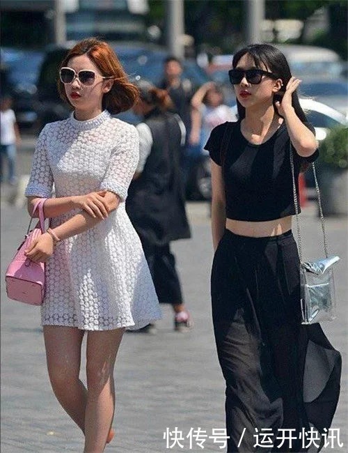 打底裤|街拍:小姐姐齐肩长发,白色衬衣配牛仔短裤,清纯美好