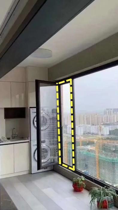 窗户|几万块阳台装的全景窗,为啥要单独开一扇小窗?今天总算是明白了