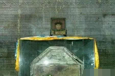  乾隆|孙殿英盗入乾隆墓后，为何要将乾隆牙齿全给敲掉？原因真不简单！