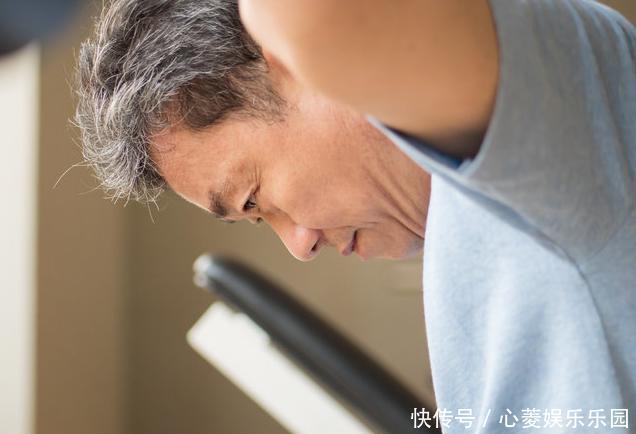 老人晨起锻炼好,若能注意做好4件事,恭喜:是