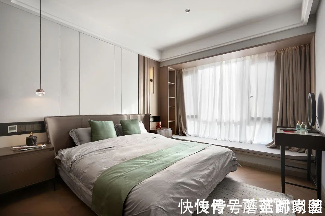 木饰面|独居是一个人的狂欢:93㎡三室两厅家装阳台爆改休闲区