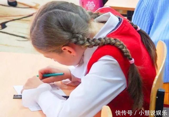 发育|下列几种不良坐姿,不光影响孩子脊柱发育,还可能让娃无缘大长腿