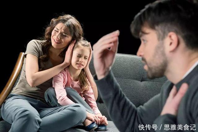 张露|宝爸心疼亲妈带娃太累，对老婆说：“孩子谁生的谁带”，下场很惨