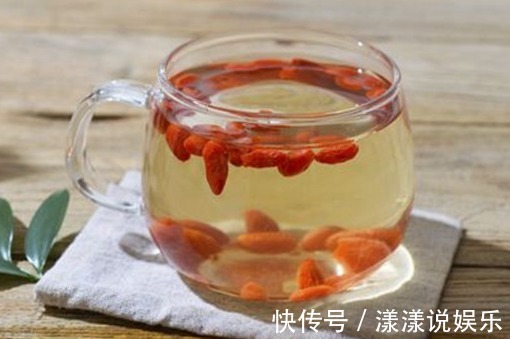补药|枸杞和“它”泡胜过补药，男人连喝两天，比六味地黄丸还管用
